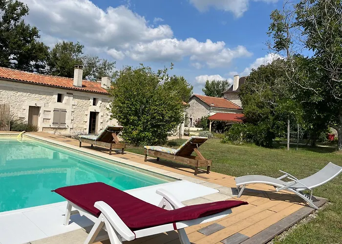 Maison Périgord vert piscine et spa